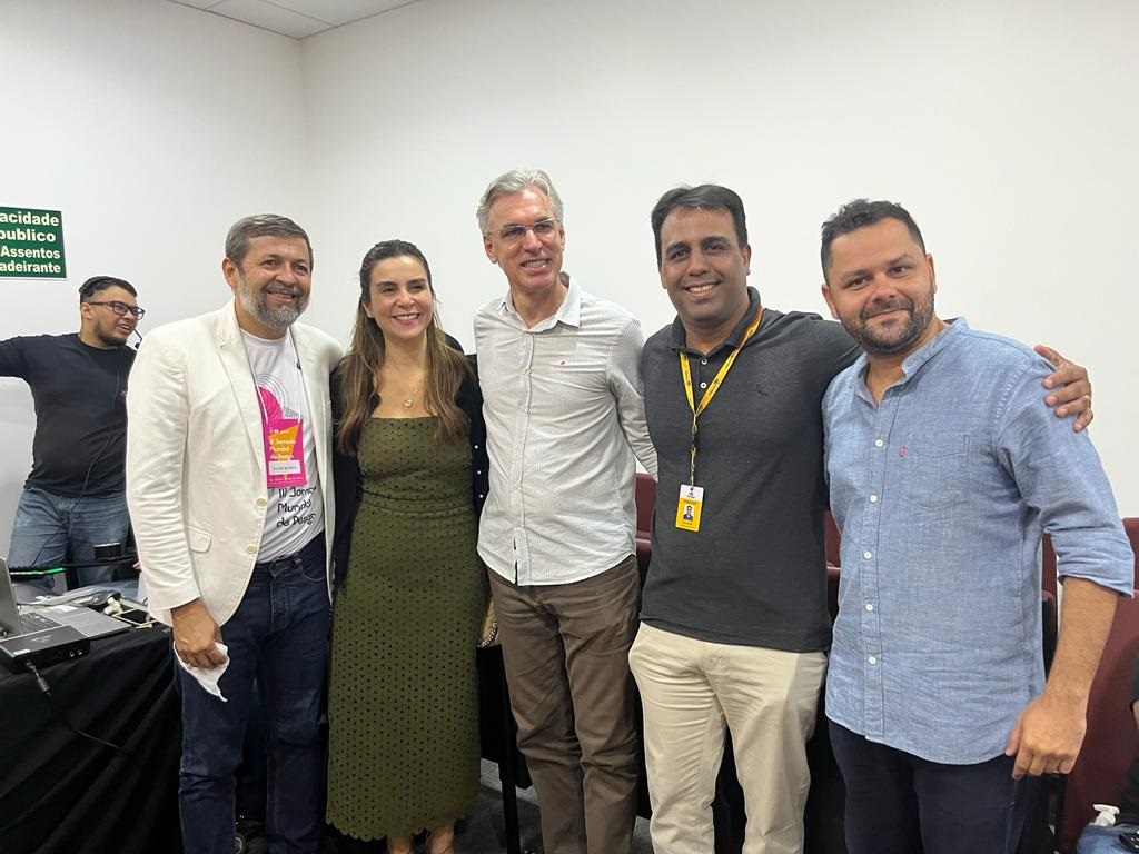 Élcio Batista comanda a abertura da III Jornada Mundial de Design