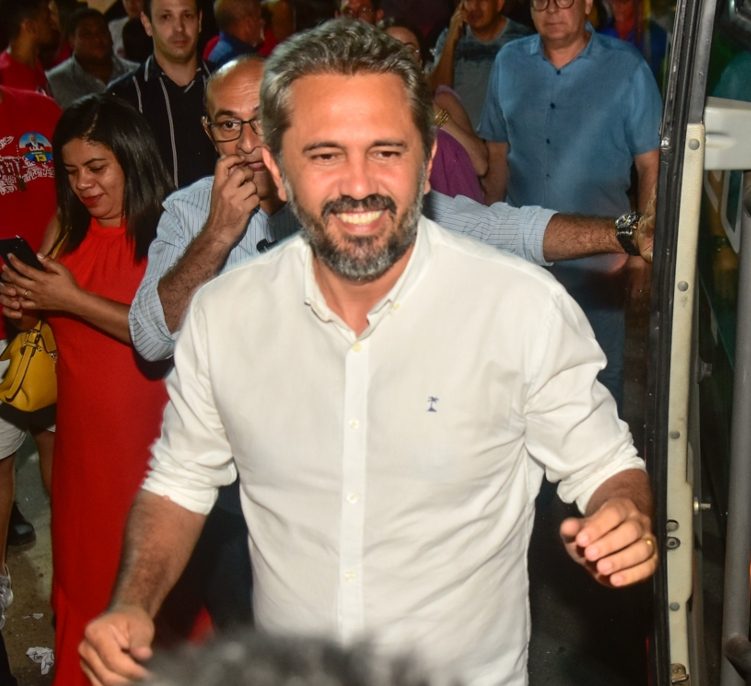 Elmano de Freitas visita a sede da Fiocruz Ceará visando estratégias para o futuro