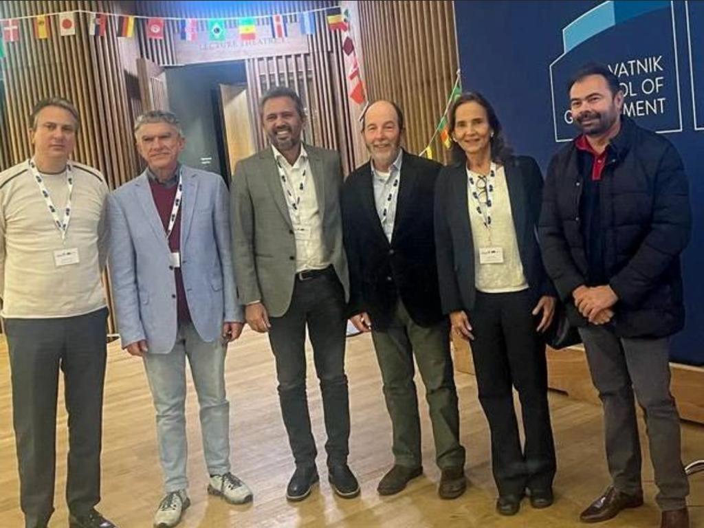 Izolda, Camilo e Elmano participaram do encerramento do “Encontro de Altas Lideranças”, na Inglaterra Izolda, Camilo e Elmano participaram do encerramento do “Encontro de Altas Lideranças”, na Inglaterra