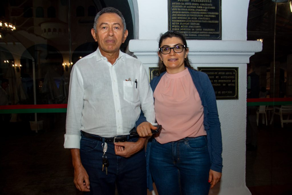 Geraldo Cadeira E Leidiane Adriano (2)