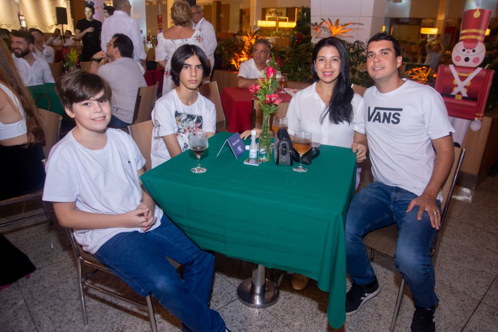 Gustavo, Guilherme, Thaisa E Victor Zamboni