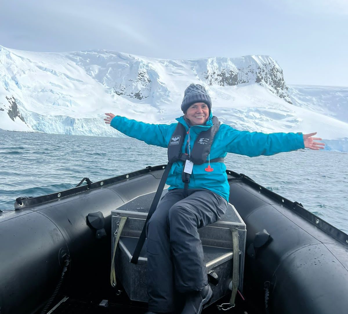 Ana D’Aurea Chaves foge do calor e curte viagem pela Antártida