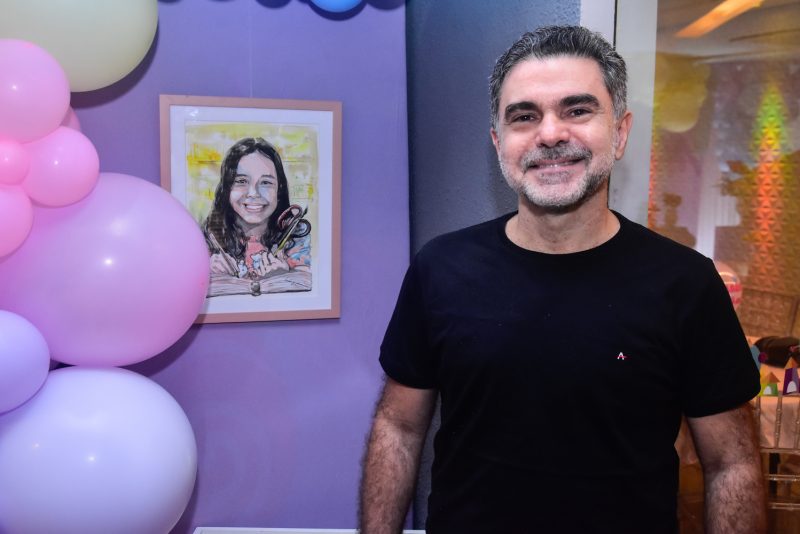SESSÃO PARABÉNS - Em clima de alegria, Manoela e Márcio Crisóstomo festejam a chegada dos 10 anos de Marina