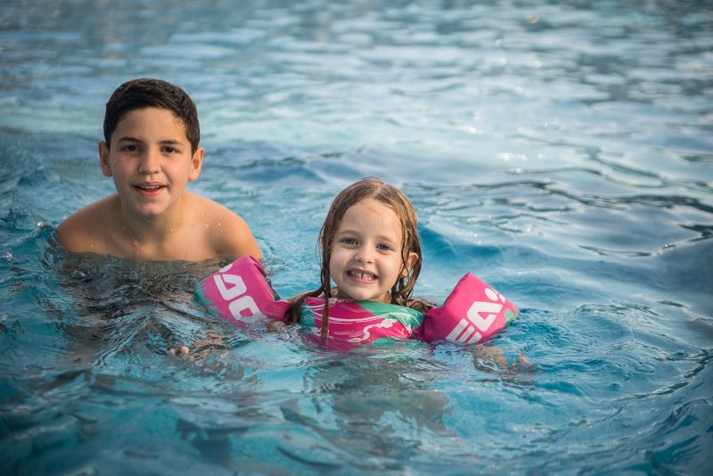 Agito e alto-astral - Deejay Thiago Camargo comanda a animação do domingo (06) no Iate Clube de Fortaleza