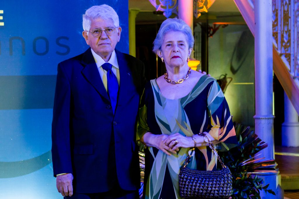 José Nilton Lopes Ribeiro E Ariadna Ramos Ribeiro