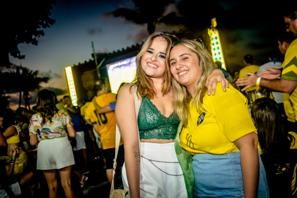 Júlia Lopes E Pietra Carvalho