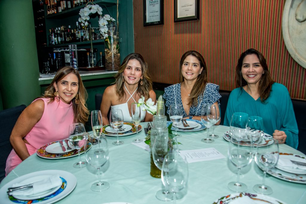 Karina E Erika De Castro, Fabíola Markan E Silvana Costa Lima