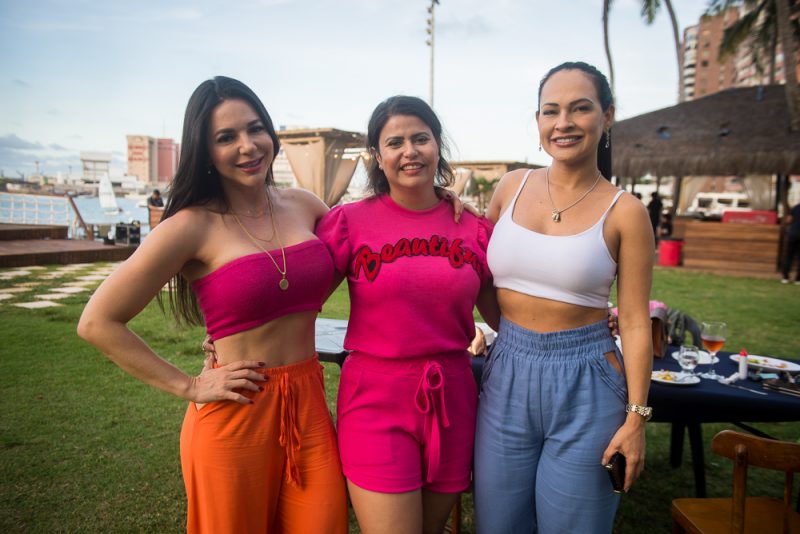 Agito e alto-astral - Deejay Thiago Camargo comanda a animação do domingo (06) no Iate Clube de Fortaleza