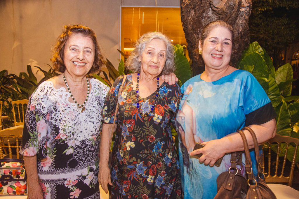 
				Lúcia Castro, Nemora Figueiredo e Naiana Figueiredo
				