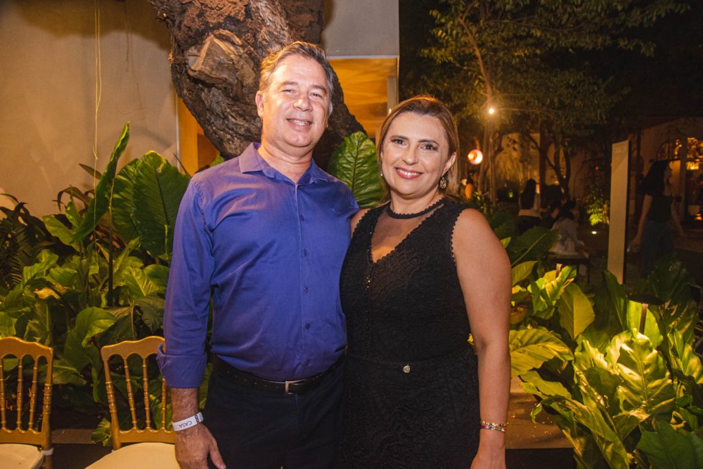 
				Marco e Suviene Bajo
				