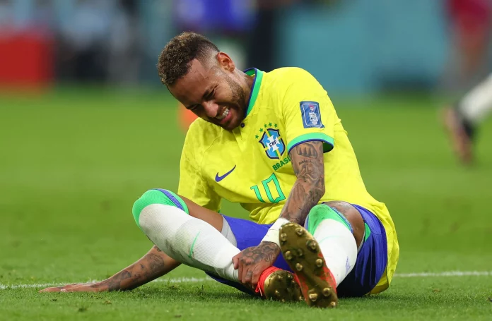 Lesionados, Neymar e Danilo estão fora da fase de grupos da Copa