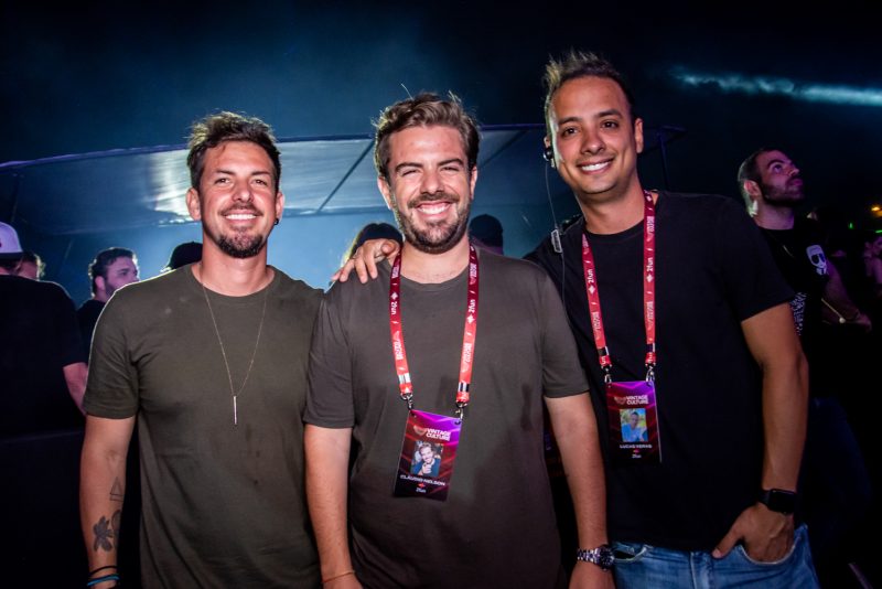 AGITO E BADALAÇÃO - Deejay Vintage Culture comanda a animação e faz o Porto D’Aldeia Resort ferver na véspera do feriado