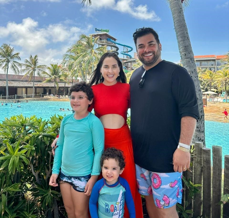 Rafael Cunha curte dias de descanso com a família no Beach Park