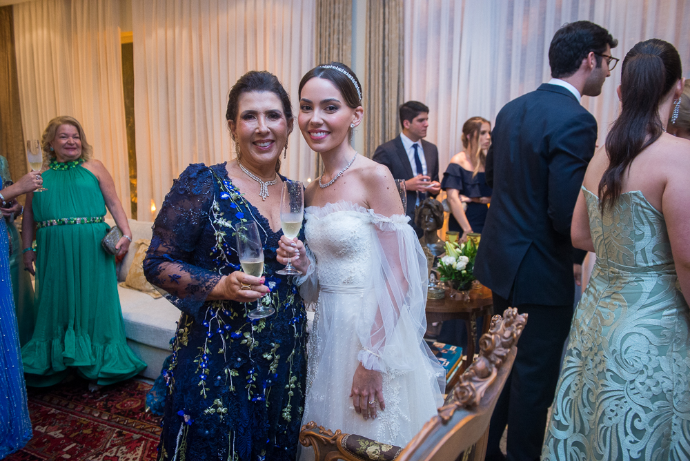 Regina E Natasha Dias Branco (1)