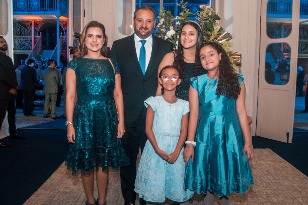 Renata, Patrilino, Lina, Lara E Sara Dias