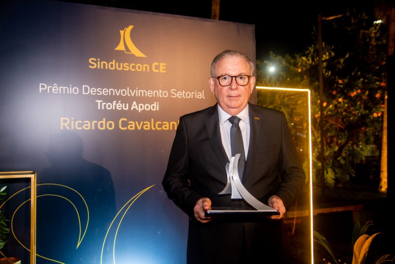 Sinduscon-CE - Ricardo Cavalcante foi o grande homenageado na noite da 19ª edição do Prêmio da Construção