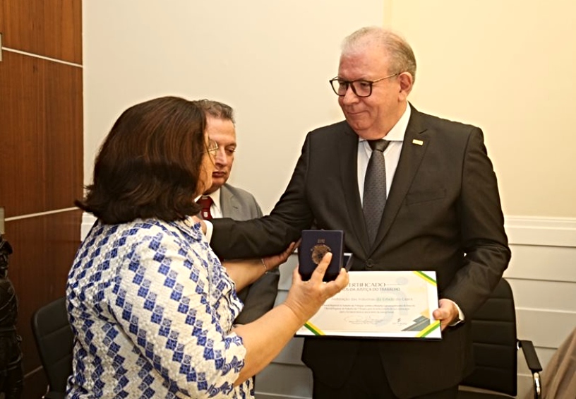 Ricardo Cavalcante homenageado pelo Tribunal Regional do Trabalho no Ceará