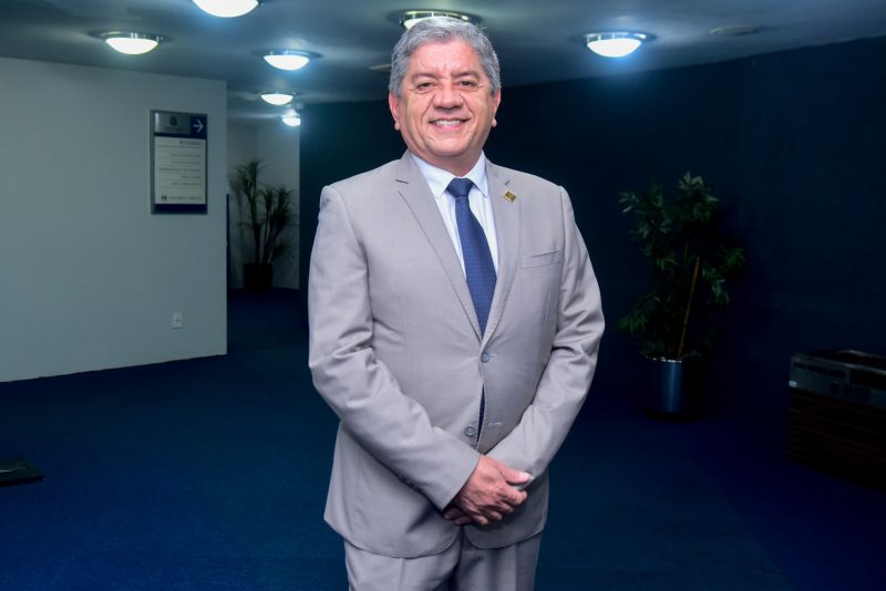 Reconhecimento - Ricardo Cavalcante é homenageado em sessão solene dos 50 anos do Simec