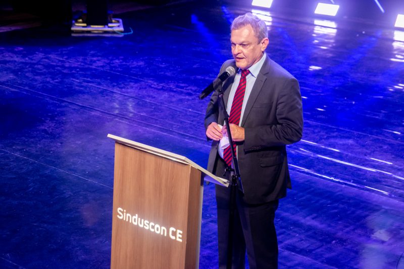 Sinduscon-CE - Ricardo Cavalcante foi o grande homenageado na noite da 19ª edição do Prêmio da Construção