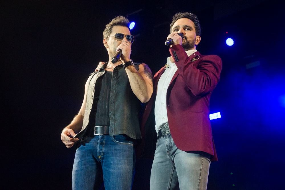 Shows de Chitãozinho e Xororó e Zezé di Camargo e Luciano fazem o Marina Park Hotel entrar em ebulição