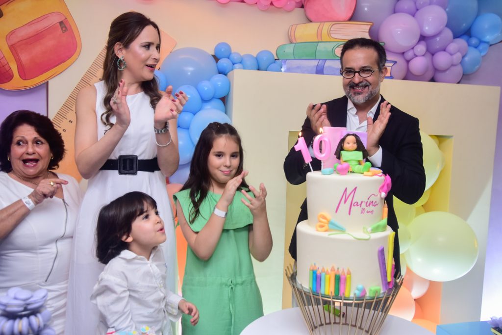 Silvia, Manoela, Enzo, Marina, E Márcio Crisóstomo