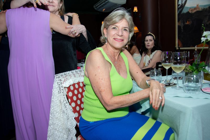 sete décadas - Rodeada de amigas especiais, Branca de Castro comemora seu aniversário no Caravaggio