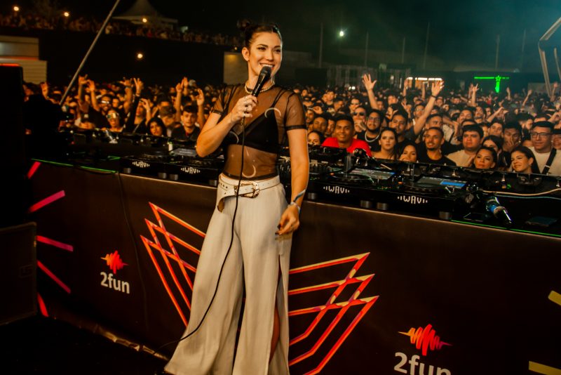 AGITO E BADALAÇÃO - Deejay Vintage Culture comanda a animação e faz o Porto D’Aldeia Resort ferver na véspera do feriado