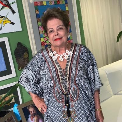 Hilneth Correia celebra 55 anos na crônica social com festa no Solar Bela Vista