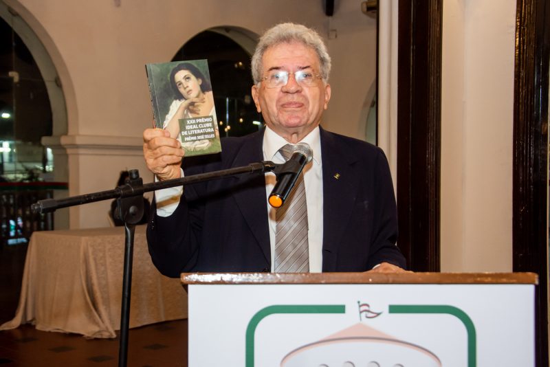 Solenidade - Poetas do Ceará são homenageados em noite de entrega do Prêmio Ideal Clube de Literatura 2022