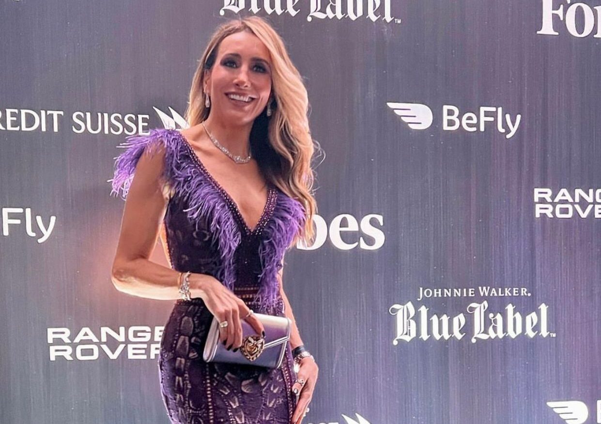 Melaine Fernandes entrega os detalhes do seu look para a festa de 10 anos da Forbes Brasil