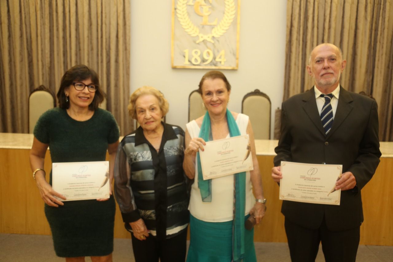 Coleção Osmundo Pontes de Literatura realiza noite de autógrafos na Academia Cearense de Letras