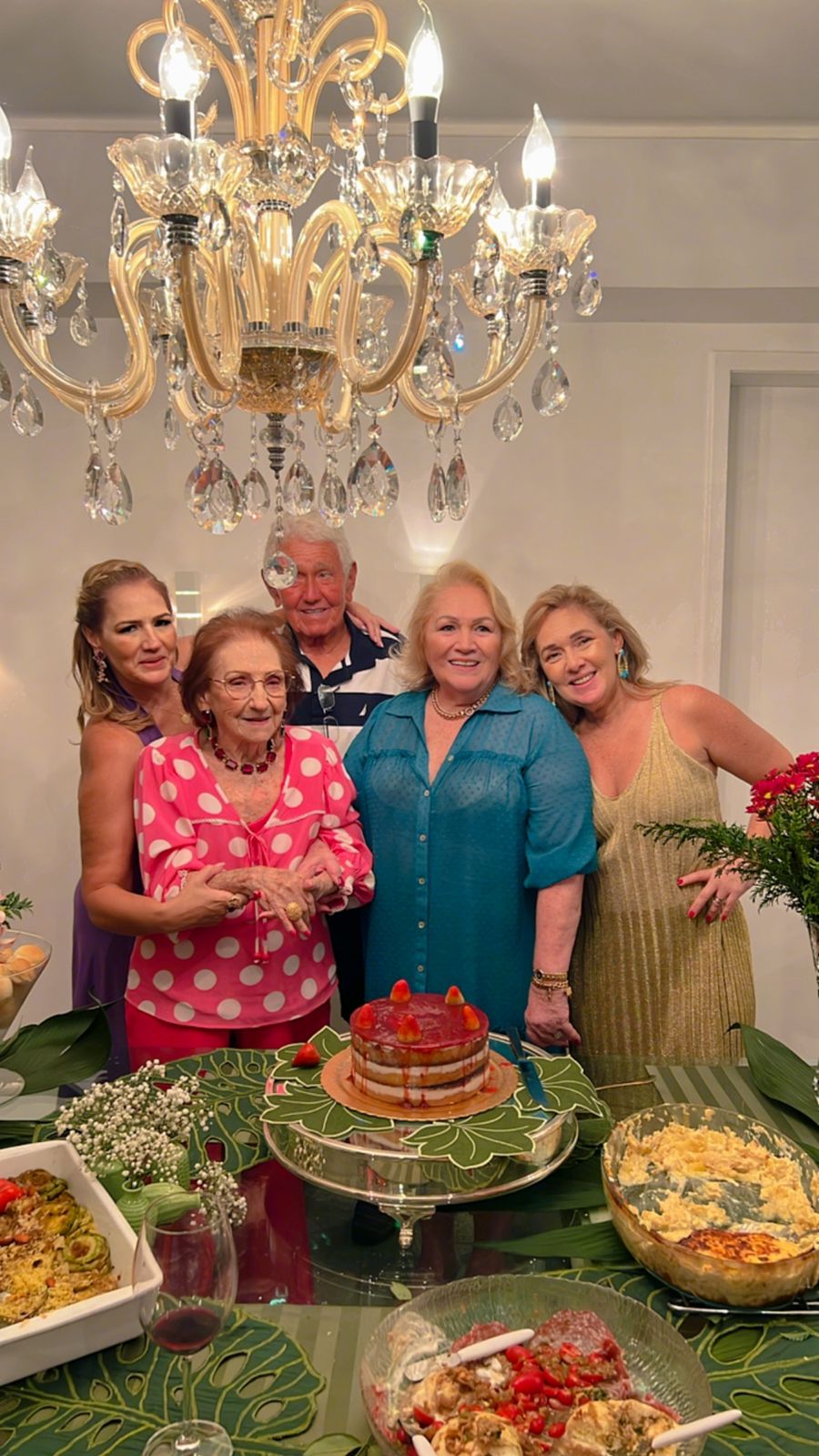 De forma intimista, Márcia Peixoto celebra a chegada da nova idade