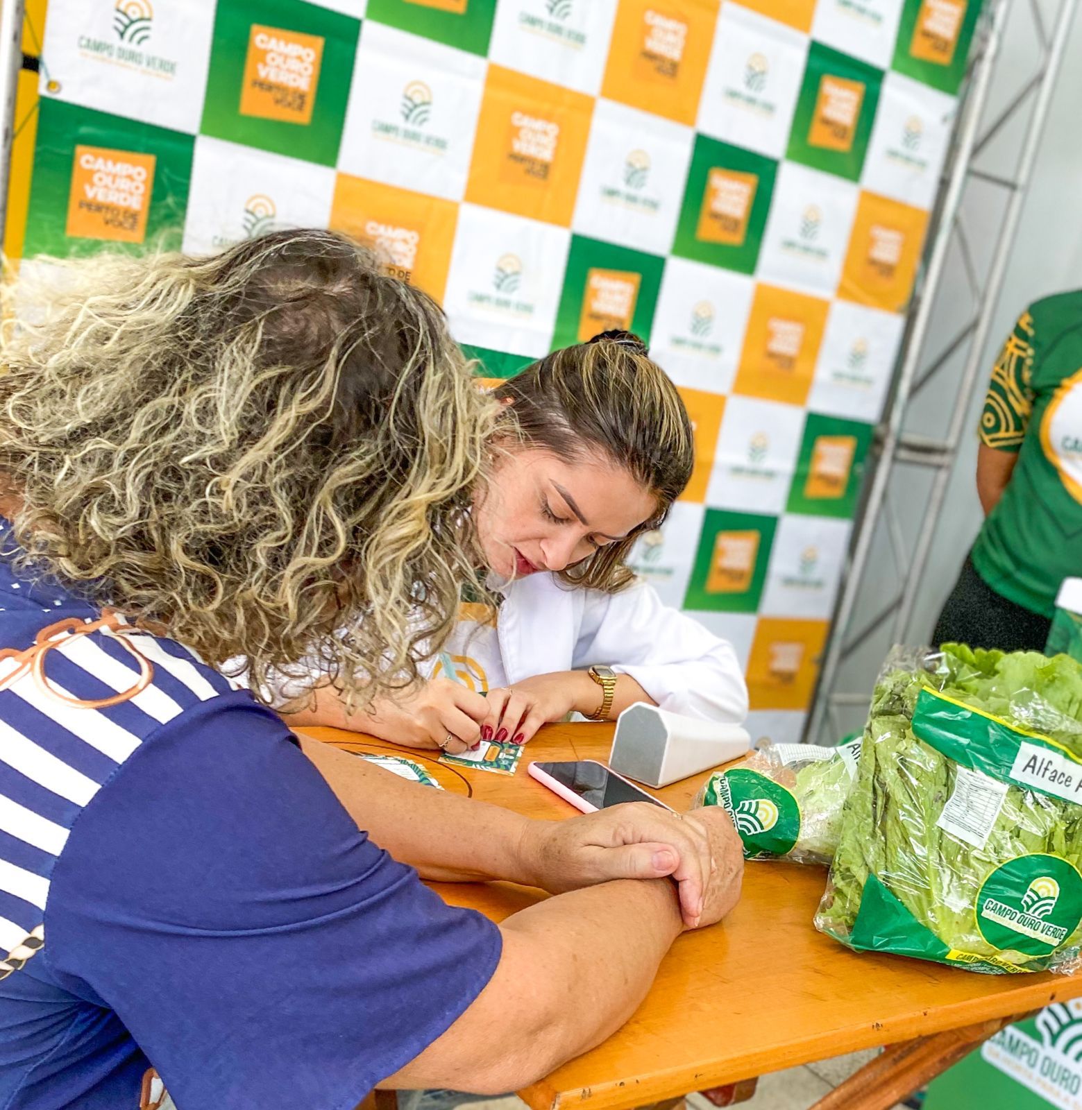 Campo Ouro Verde realiza consultas nutricionais em supermercados do Ceará