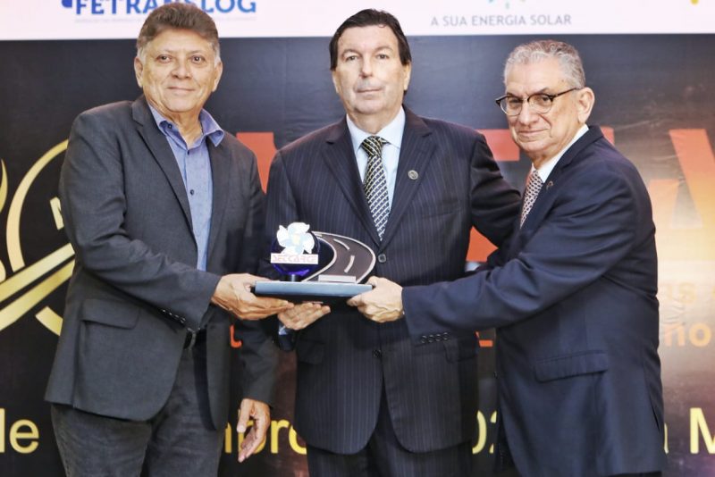 Sessão Solene - SETCARCE realiza premiação em reconhecimento à atuação de grandes nomes do empresariado cearense