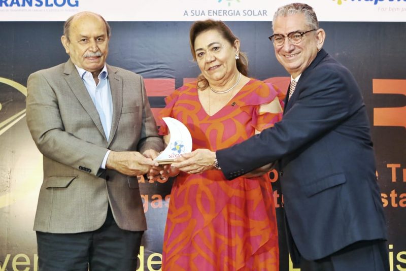 Sessão Solene - SETCARCE realiza premiação em reconhecimento à atuação de grandes nomes do empresariado cearense