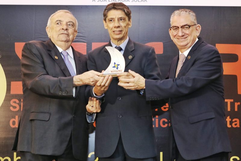 Sessão Solene - SETCARCE realiza premiação em reconhecimento à atuação de grandes nomes do empresariado cearense