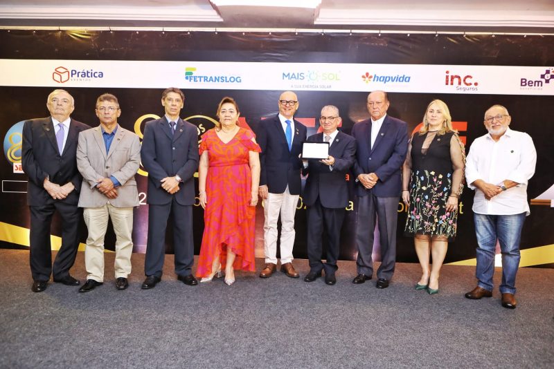 Sessão Solene - SETCARCE realiza premiação em reconhecimento à atuação de grandes nomes do empresariado cearense