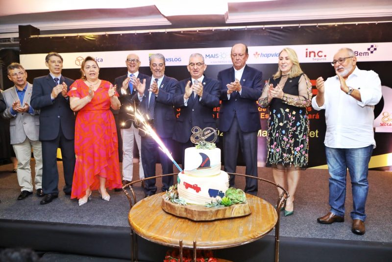 Sessão Solene - SETCARCE realiza premiação em reconhecimento à atuação de grandes nomes do empresariado cearense