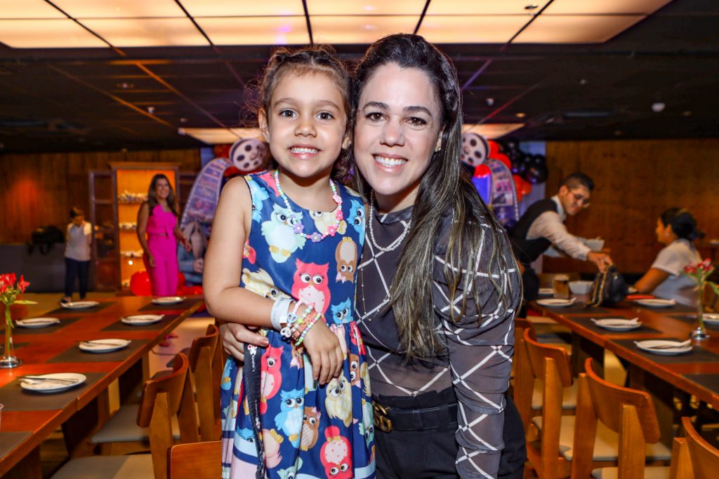 
				Zahra e Zaide Lima
				