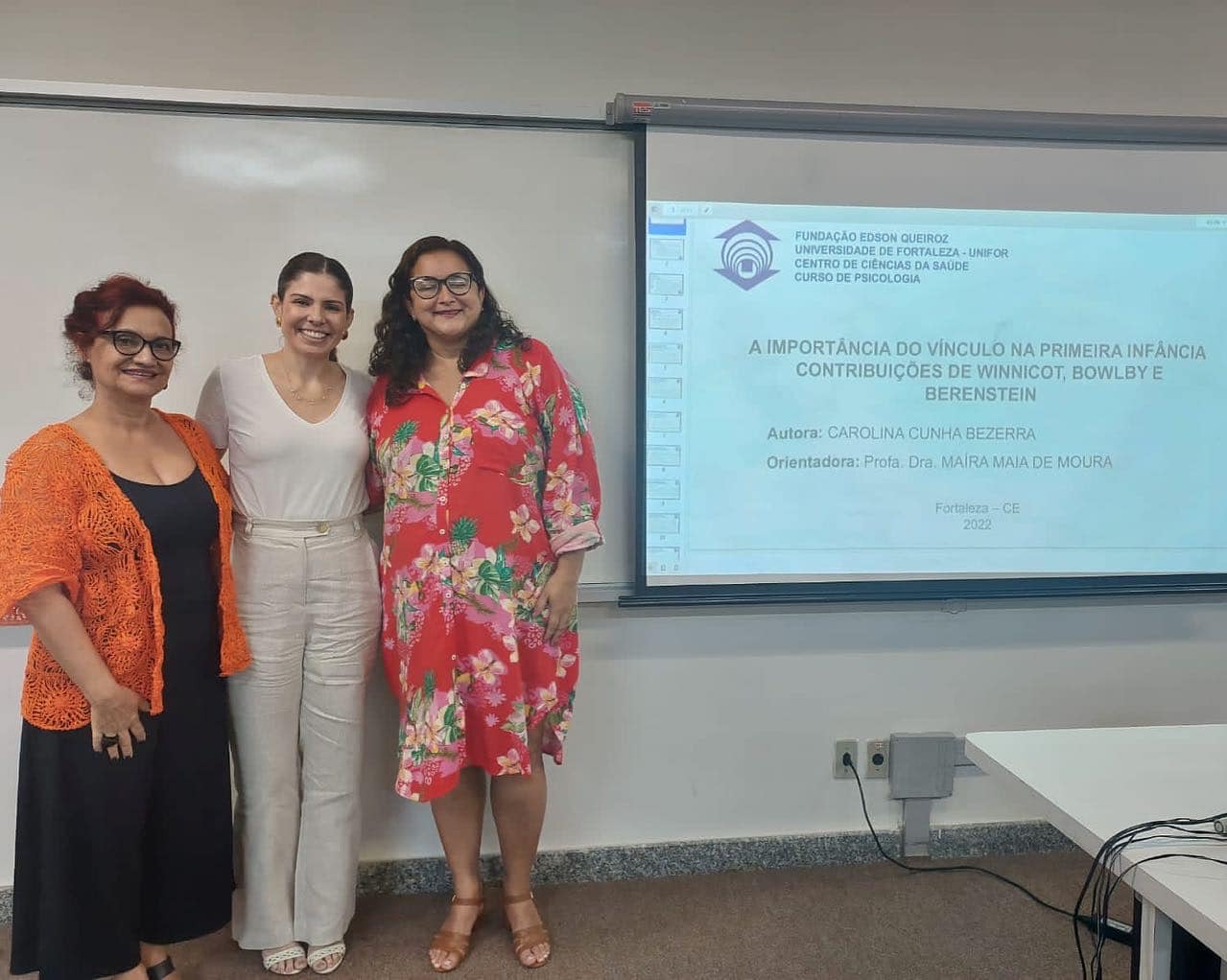 Carol Bezerra apresenta trabalho de conclusão de curso e se gradua como Psicóloga