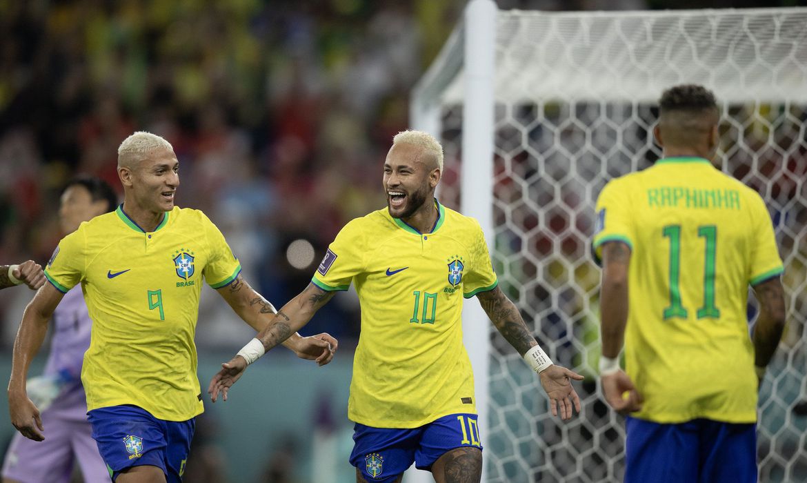 Brasil goleia Coreia e se classifica para quartas de final