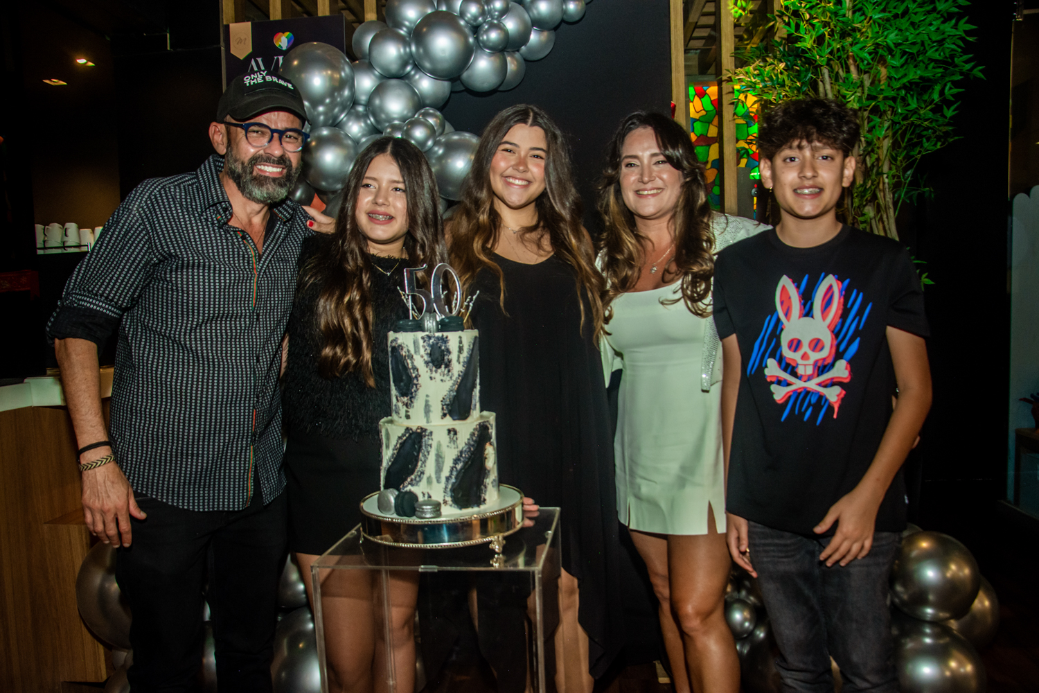 André Mota celebra a chegada da nova idade ao lado de uma turma das boas