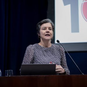 Anelize De Almeida