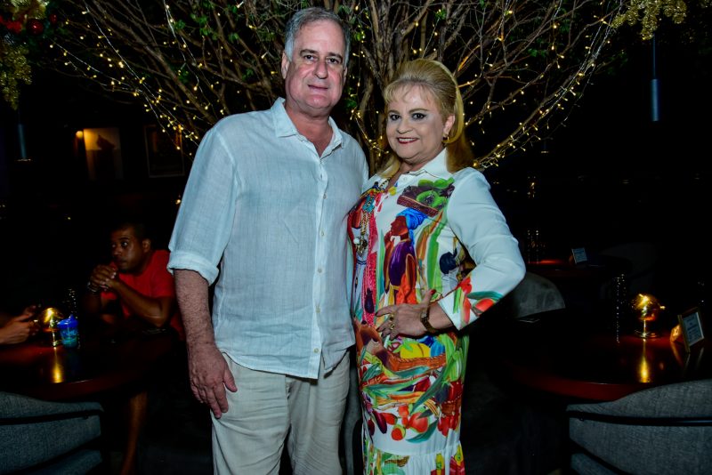 Happy Birthday - Lázaro Medeiros comemora a nova idade rodeado de amigos no Vasto Restaurante