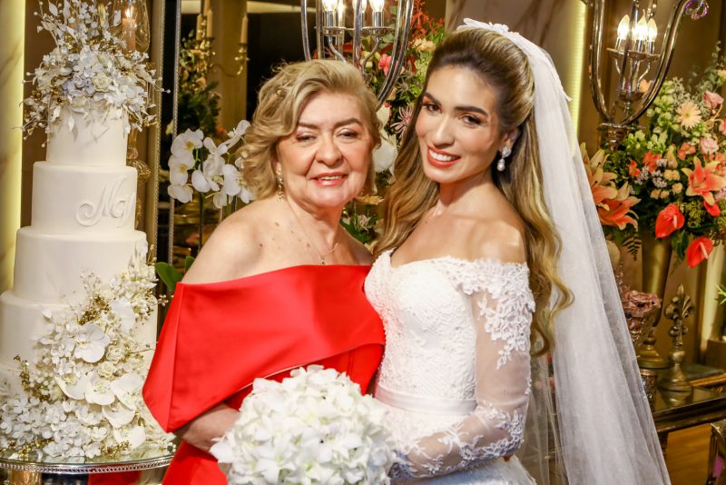 Chuva de Arroz - Nathalia Alencar e Victor Vieira tornam-se marido e mulher no altar da Igreja Nossa Senhora do Líbano