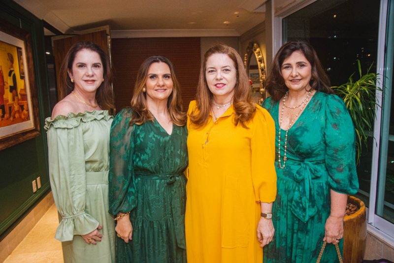 Confraternização - Sandra Fujita realiza mais uma edição do Natal das Divas em seu elegante endereço