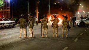 Bolsonaristas Atearam Fogo Em ônibus E Depredaram Espaços Públicos E Privados, Em Brasília.
