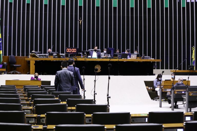 Câmara vota para reduzir a vigência da PEC da Transição para 1 ano