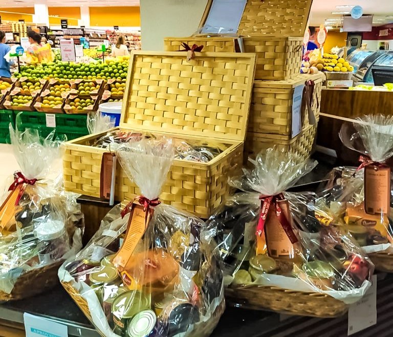 Mercadinhos São Luiz lança cestas presenteáveis para o Natal e Ano Novo