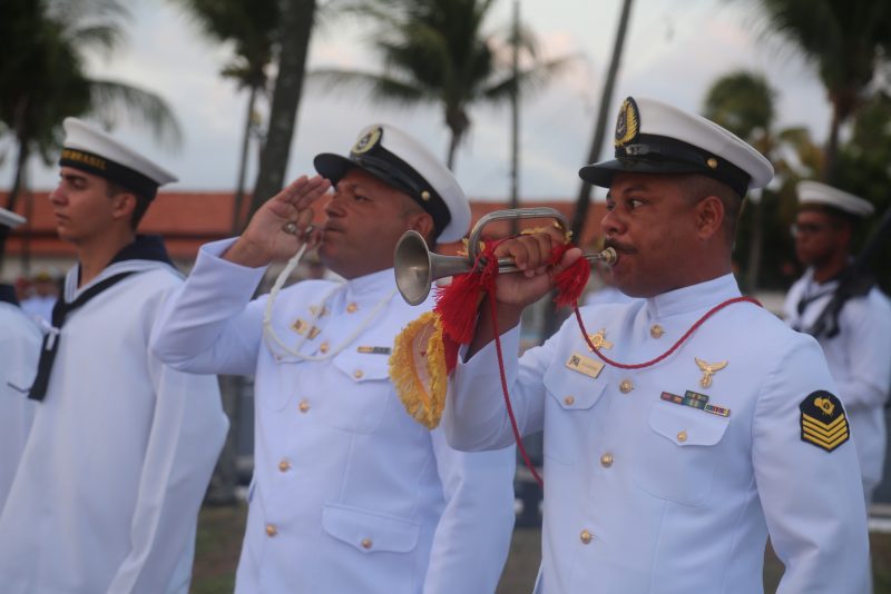 Marinha do Brasil - Almirante de esquadra Marcos Sampaio Olsen realiza solenidade em comemoração ao Dia do Marinheiro